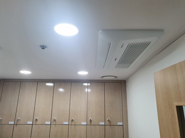 지하 1층 휴게실 새로 설치한 에어컨