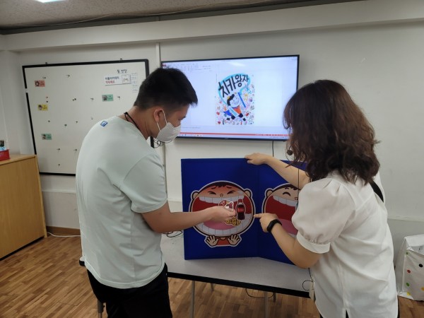 충치가 생기는 음식 구분해보기 활동 모습