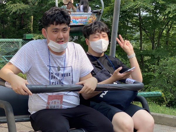 무섭지만 리프트를 탑승한 모습