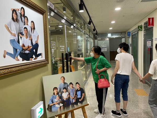 사진관에 방문한 라온아카데미 이용자들