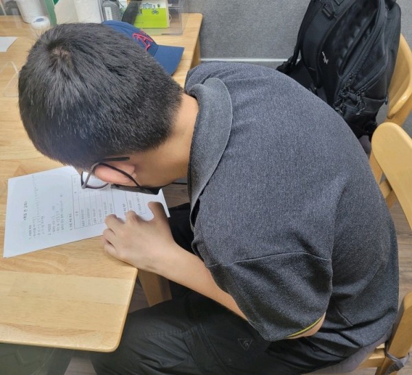 취업 전 교육을 진행하고 있는 모습