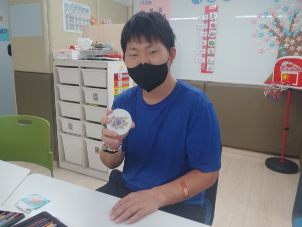 손거울을 완성한 이용자 모습