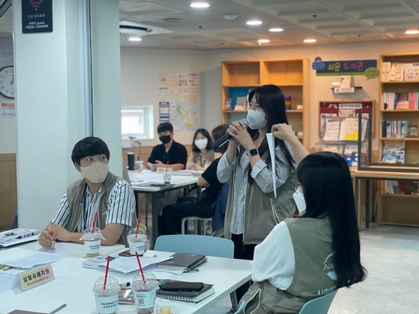 토론하는 사진1
