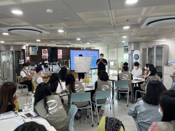 토론하는 사진2