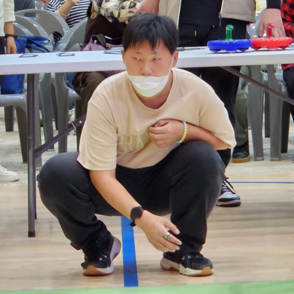 쉬운컬링대회에 참여한 모습