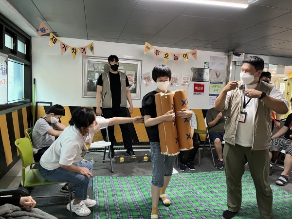 윷 던지는 모습