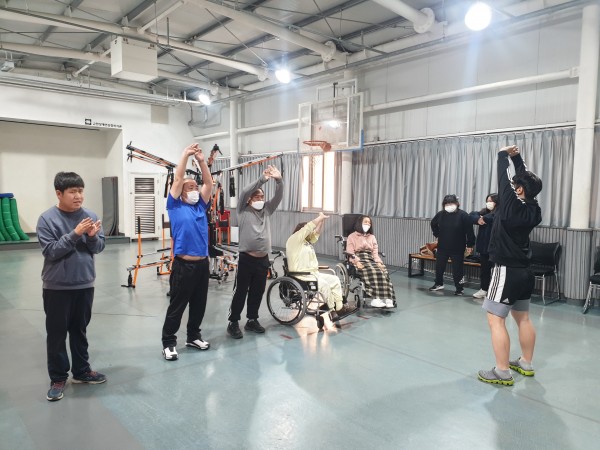재활운동 전 스트레칭