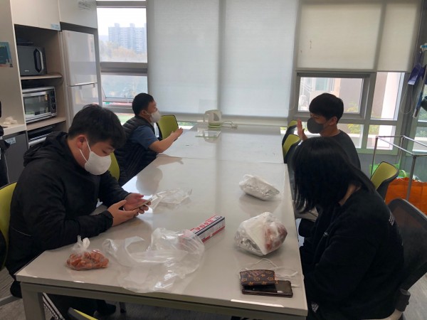 소떡소떡 음식을 만들고 포장도 해보았어요.