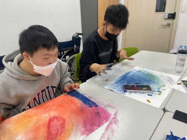 파스텔로 멋지게 가을배경을 꾸며보았습니다.