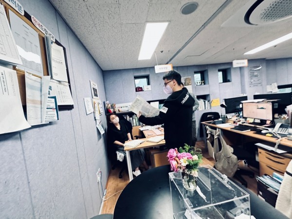 홍보를 하는 모습
