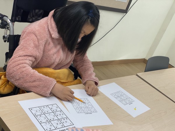 스토쿠를 하는 모습