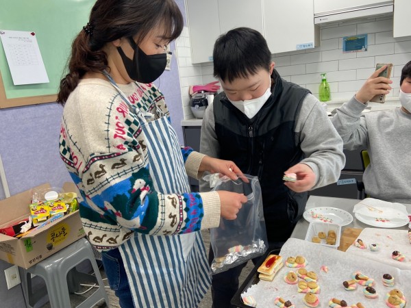 집에 가져갈 것을 담아보았습니다.