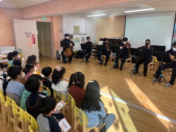 인식개선강사의 오케스트라 연주