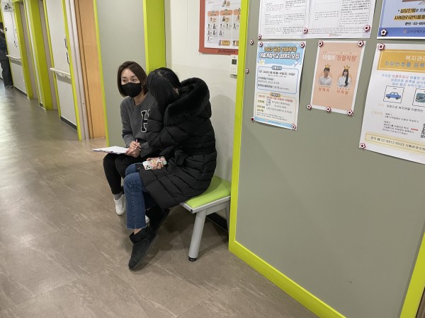 보호자 상담 진행 모습