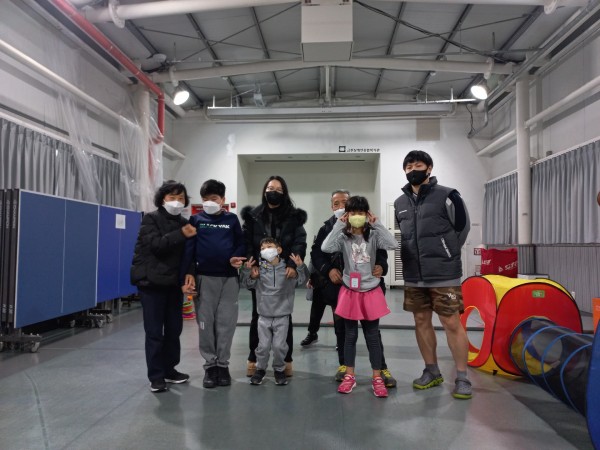 보호자들과 단체사진