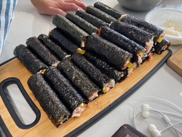 맛있는 참치김밥을 만들어보았습니다.