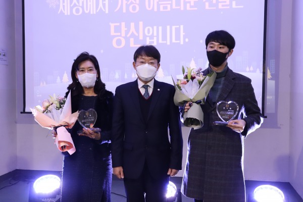 우수 후원자상 수상하신 동흥관 장수훈 대표님 대리 수상자인 금천로타리클럽 조아라 회장님, 장형석 후원자님과 최기상 국회의원님
