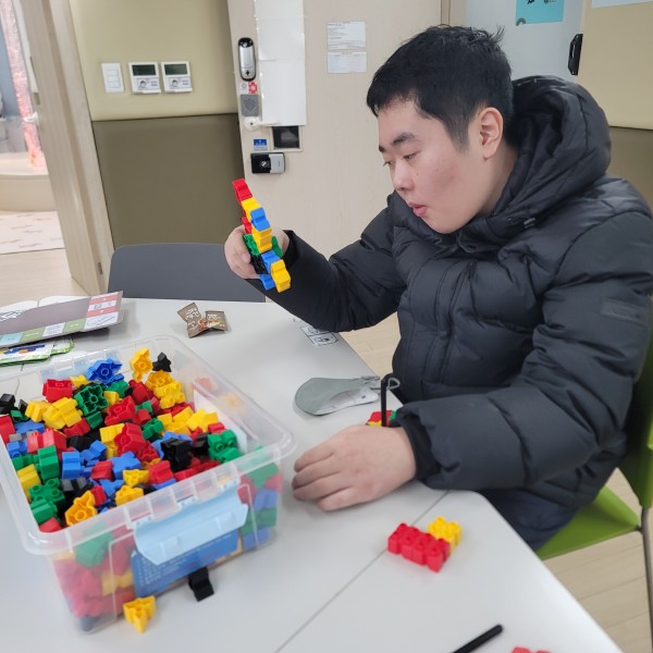펀블록으로 원하는 모양을 만드는 이용자2