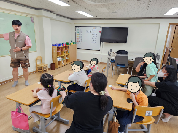 1교시 수업을 진행하고 있는 교실 모습
