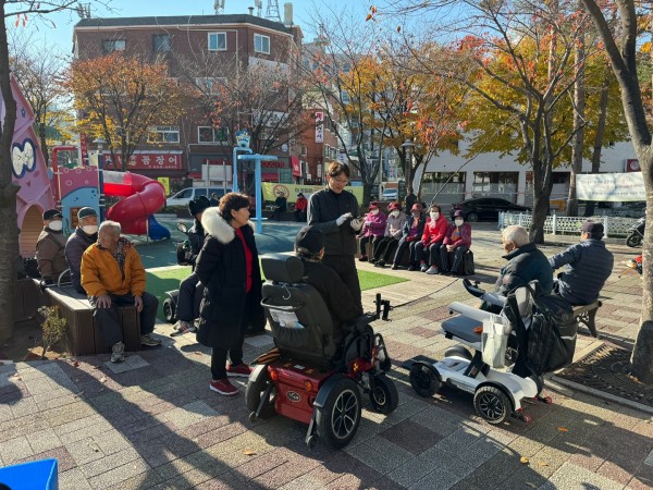 차례를 기다리는 참여자분들 모습