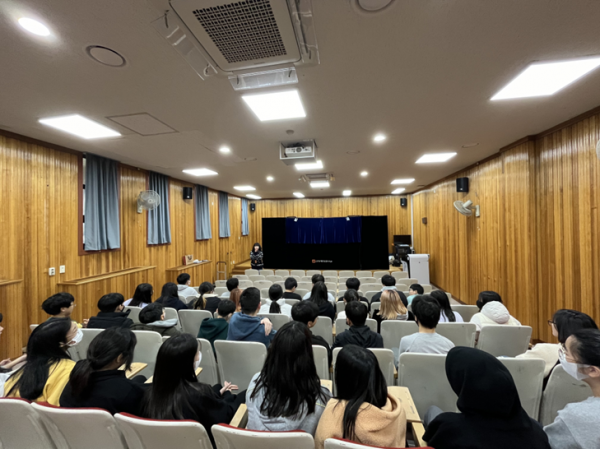 장애이해교육을 진행하고 있는 사진