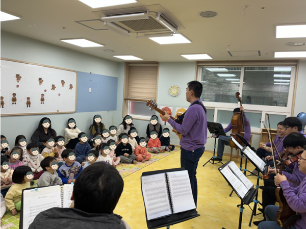자기소개를 하고 있는 인식개선강사02