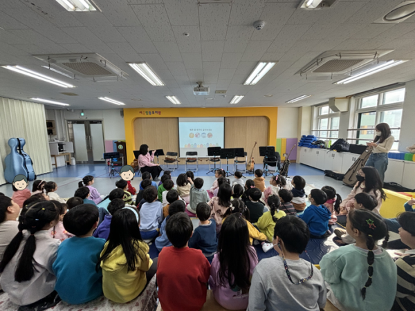 장애이해교육을 진행하고 있는 사진