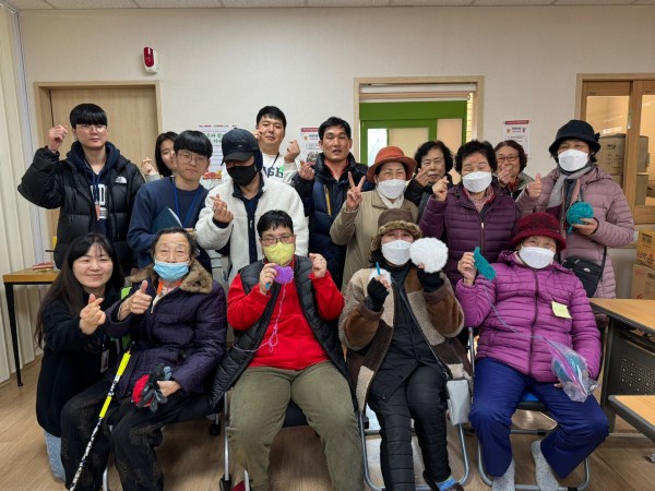 뜨개모임 후 함께 찍은 참새스토리단체사진