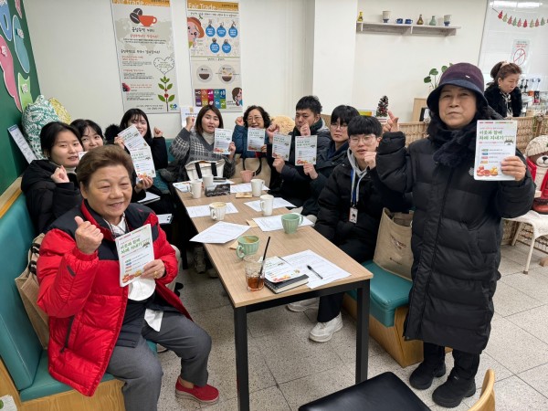 통장 모임 후 단체사진 모습