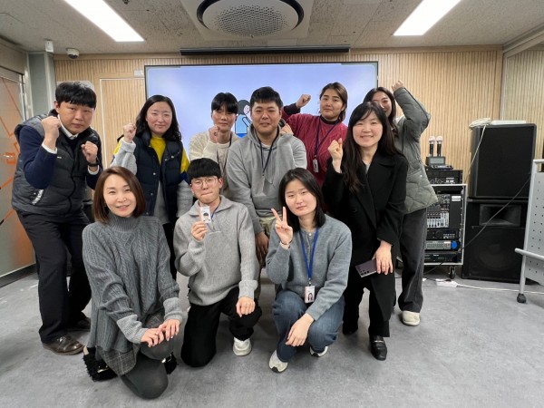 평가회를 마치고 슈퍼바이저들과 실습생들의 모습