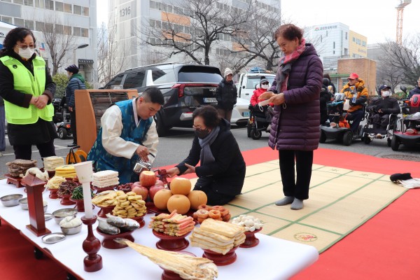 합동차례 지내는 모습