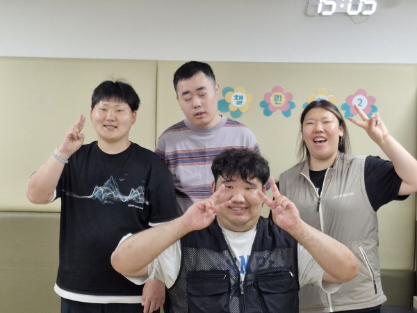 챌린지2 담당자와 이용인이 함께찍는 마지막사진