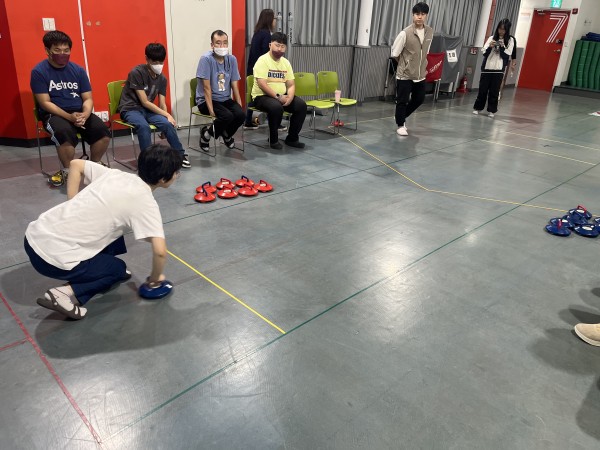 소울터 보호작업장 선수가 스톤을 투구하는 모습