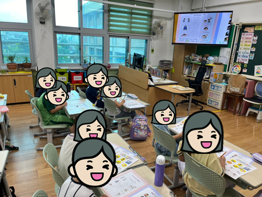 아이들이 활동지를 하는 모습
