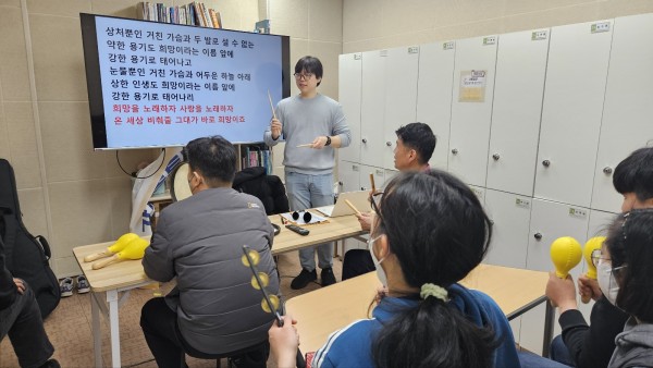 가사를 보면서 음악 활동하기
