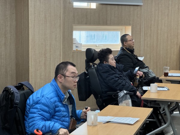 모니터링단의집중하는 모습