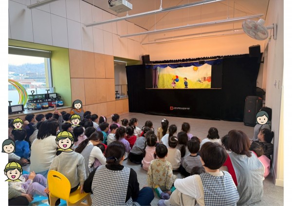 장애이해교육을 듣는 어린이들