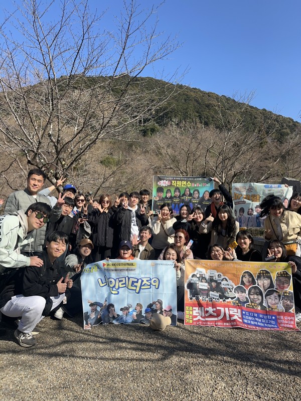 단체사진을 찍는 모습