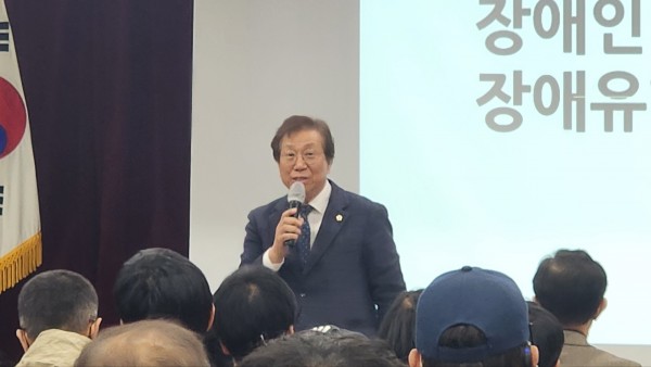 참여자분들을 격려해주시는 모습