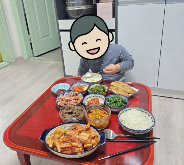식사하는 참여아동 모습