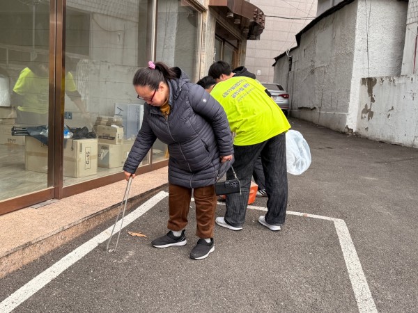 군부대 아파트 앞 청소모습