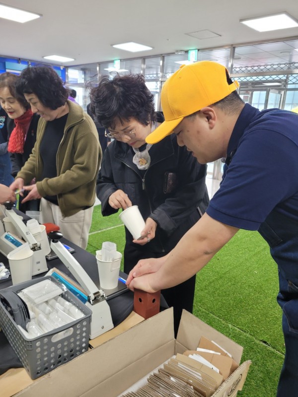 바리스타가 직접 알려주는 모습
