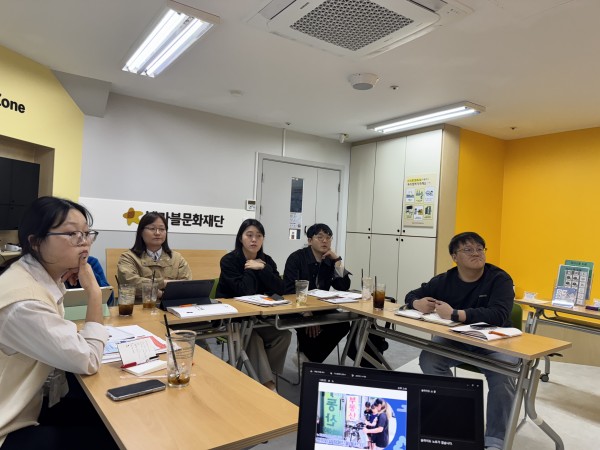 기관방문교육을 듣는 늘푸른나무복지관 직원
