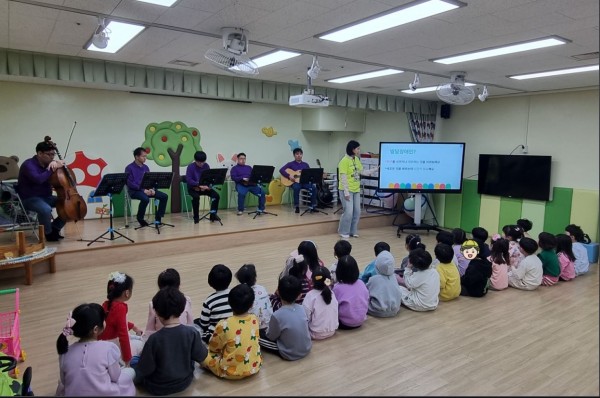 교육을 듣는 모습