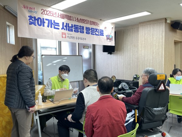 의사 진료가 진행되고 있는 모습