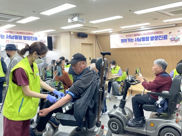 혈액검사가 진행되고 있는 모습