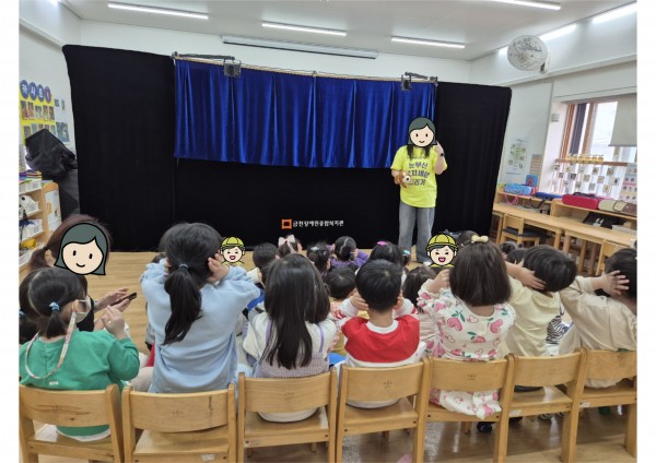 이론교육을 진행하는 모습