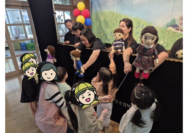 단원들이 직접 알려주는 모습