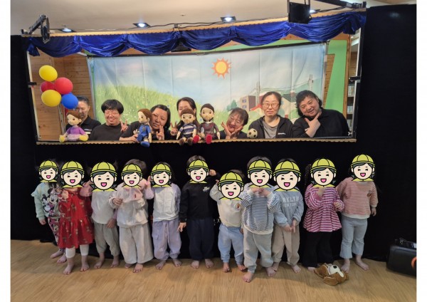 반별 단체사진 찍는 모습