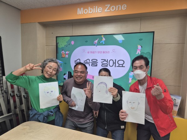 숲 속을 걸어요 참여자 단체사진